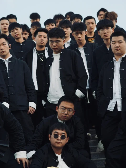 黄色短剧校园剧《晚自习的月亮》竖版海报
